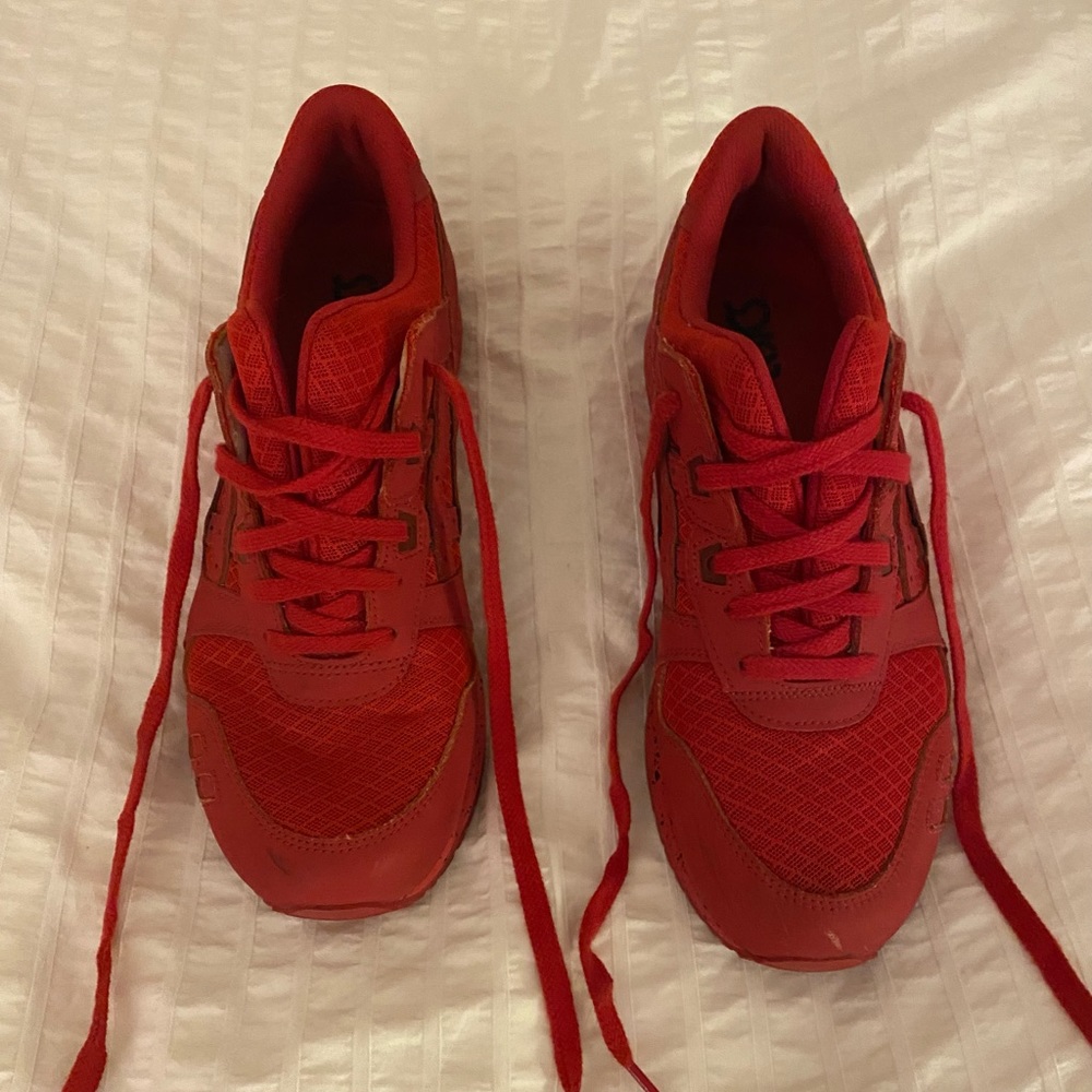 ASICS red split tongue sneaker